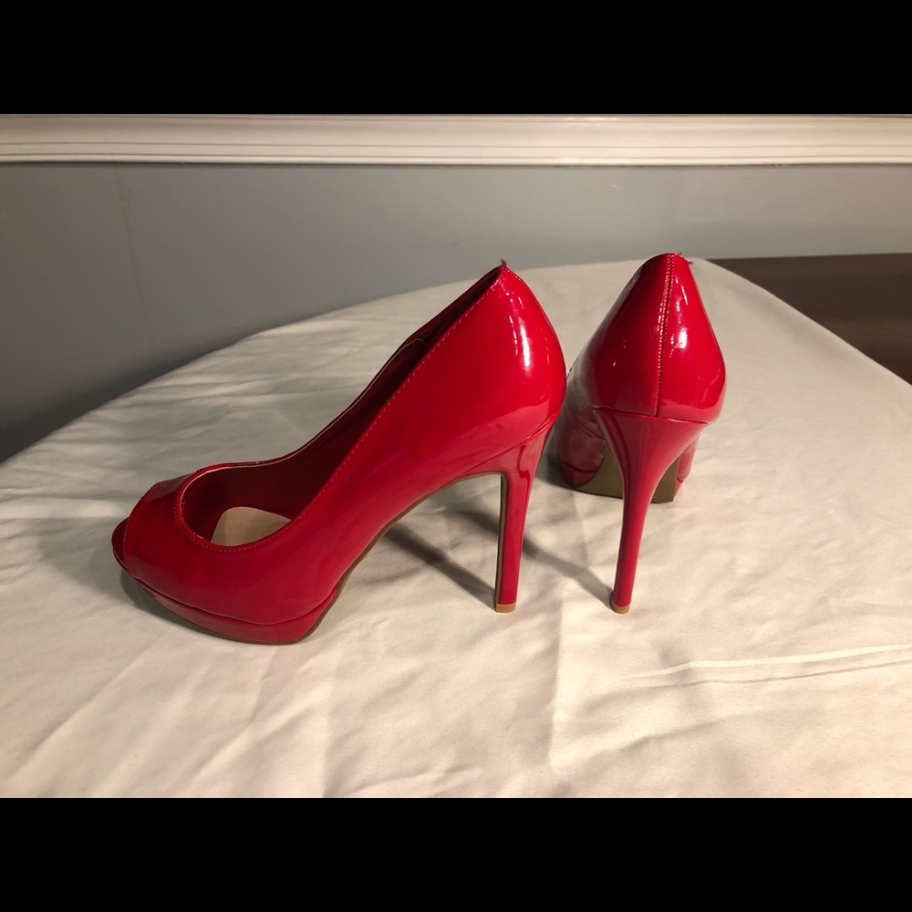 New red patent Madden Girl peep toe pumps - Picture 3 of 8
